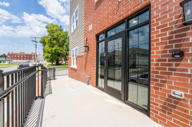 Building Photo - West Beverly Lofts - 202