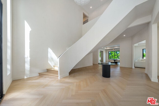 Building Photo - 12001 Crest Ct