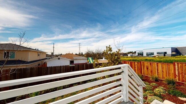 Building Photo - 25105 Del Mar Ave