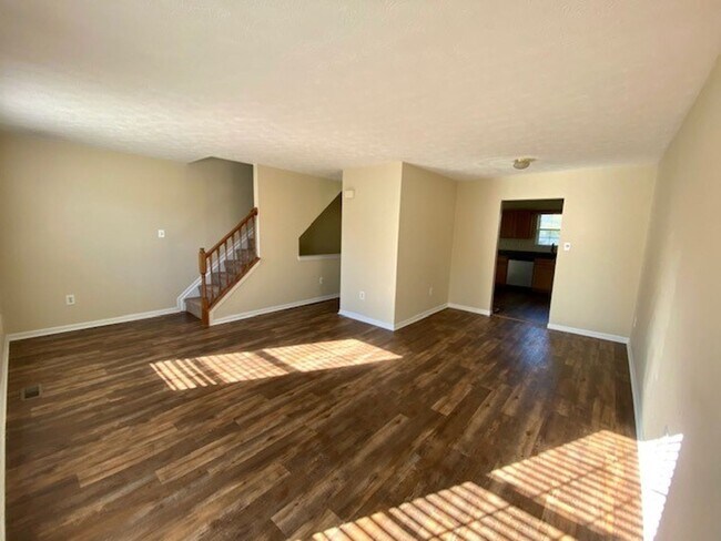 Building Photo - COMING SOON!   Gorgeous 3 Bedroom Townhome!