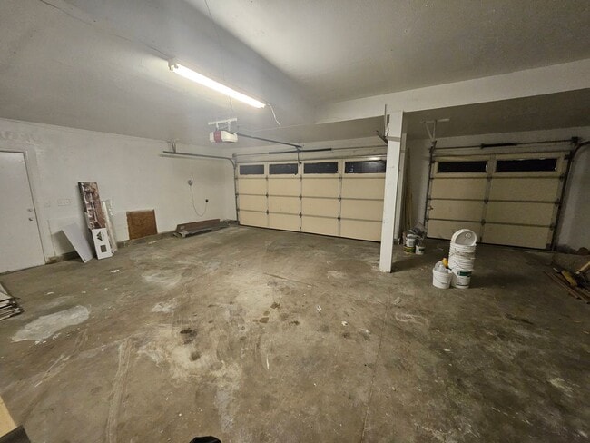 Building Photo - Beautiful Corona Home with POOL!