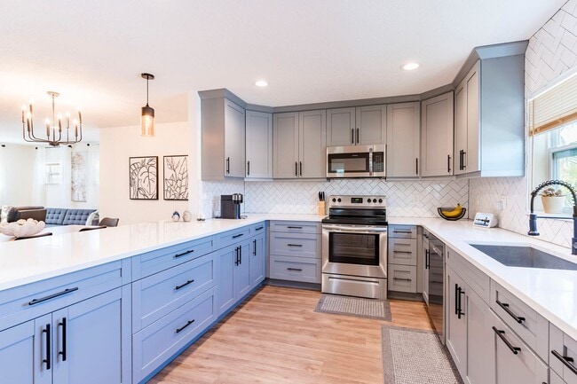 Building Photo - Your Perfect Seasonal or Long Term Rental Awaits!