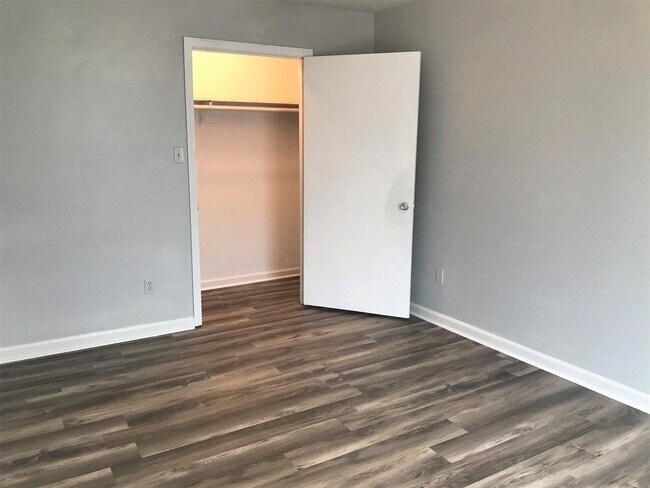 Building Photo - 914 Prater Rd