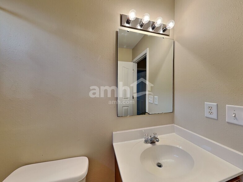 Building Photo - 802 Celtic Crossing Dr