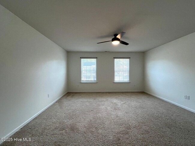 Building Photo - 275 Roberts Pl