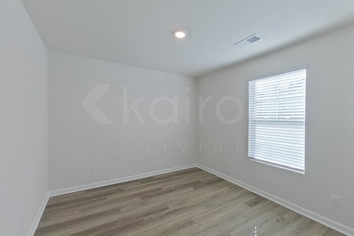 Building Photo - 129 Overstreet Way