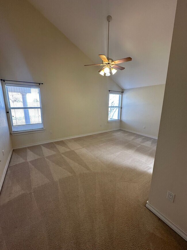 Building Photo - 2 Bed Home Plus Office Space! In Zia School District