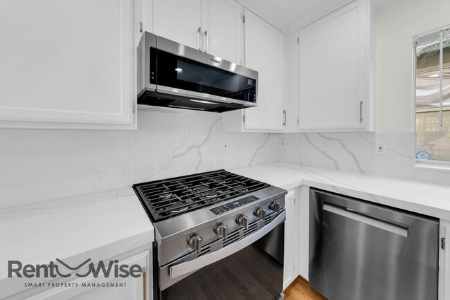 Building Photo - 734 Chestnut St