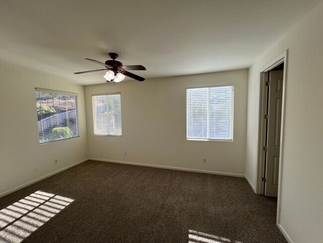 Building Photo - Beautiful Home in Cameron Park with Pool and Greenbelt Views!