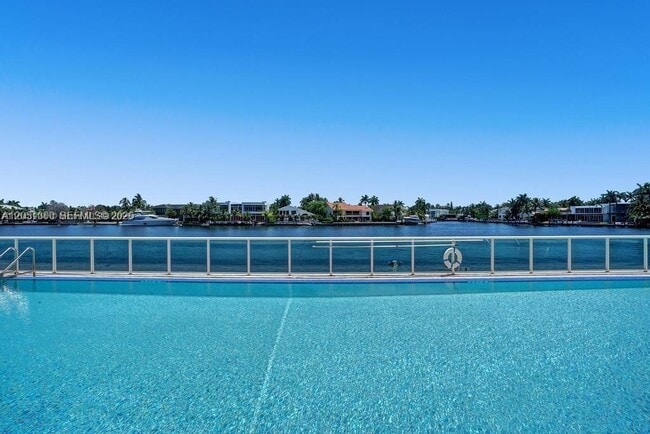 Building Photo - 20201 E Country Club Dr