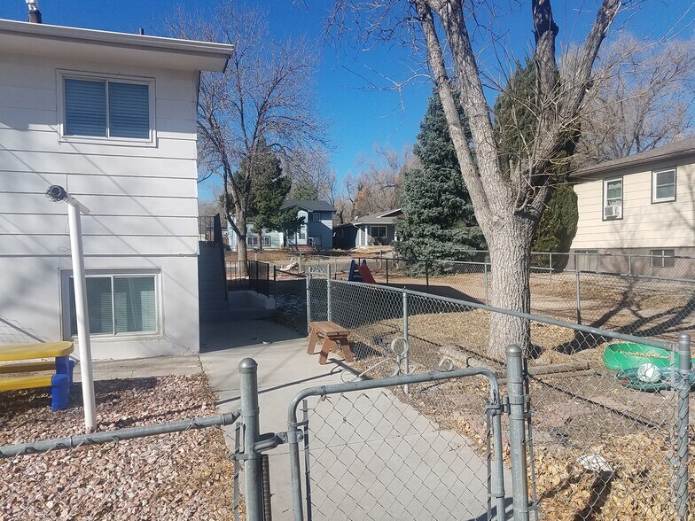 Building Photo - 2221 Cooper Ave