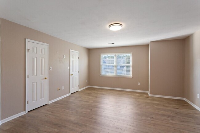 Building Photo - 1470 Berkshire Dr