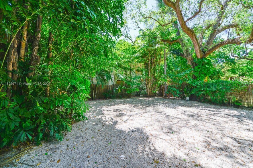 Building Photo - 6290 SW 70th St