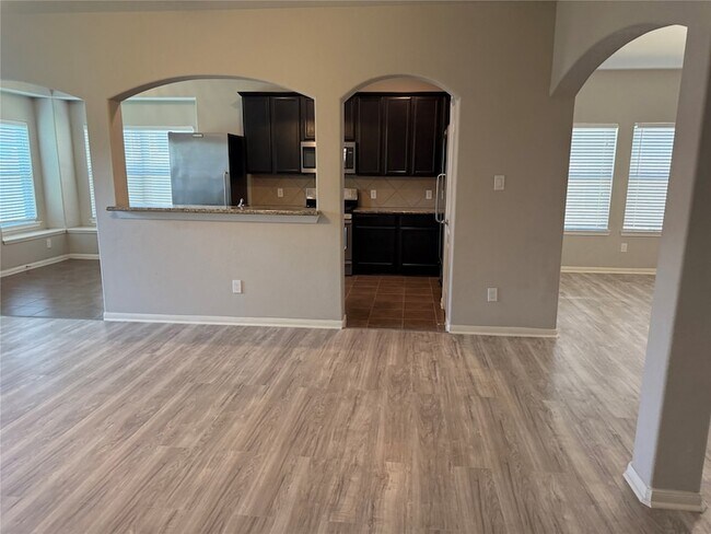 Building Photo - 306 Edgewater Park Dr