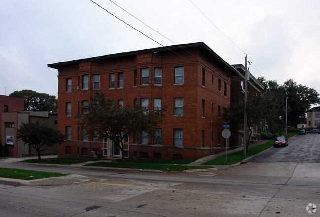Building Photo - Navarre Apartments