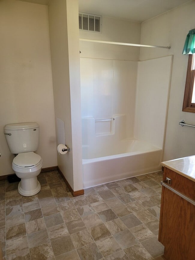 Building Photo - 1831 Rapids St