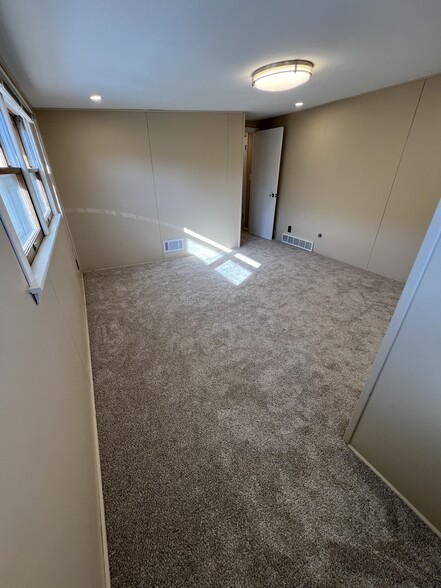 Upper bedroom - 3602 75th St