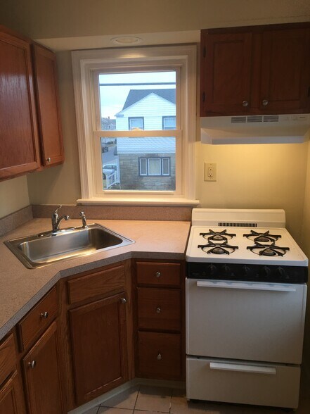 Building Photo - 119 N Harding Ave