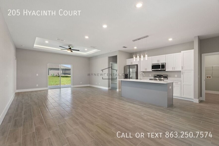 Building Photo - 205 Hyacinth Ct