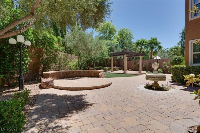 Building Photo - 74 Contrada Fiore Dr