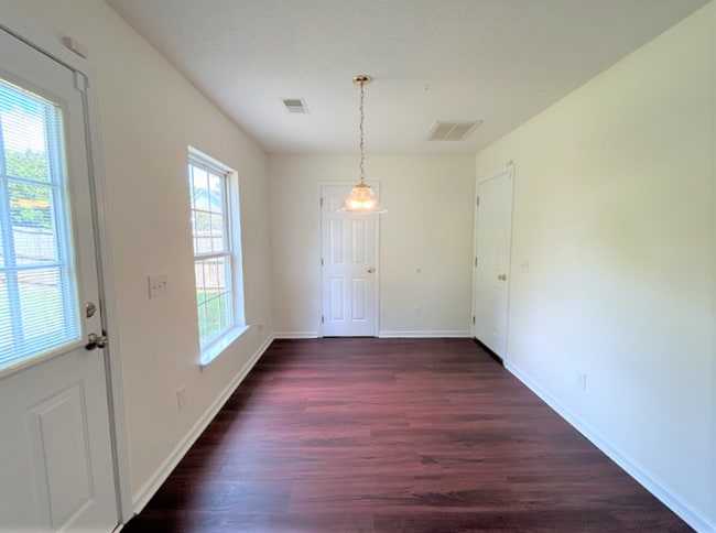 Building Photo - 109 Kensel Ct