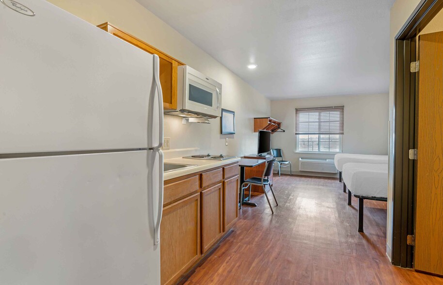 Building Photo - Furnished Studio-Indianapolis - Greenwood