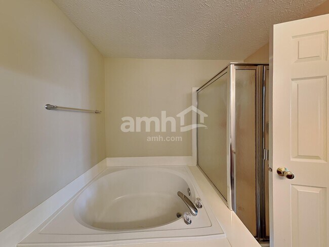 Building Photo - 10825 Spring Green Dr