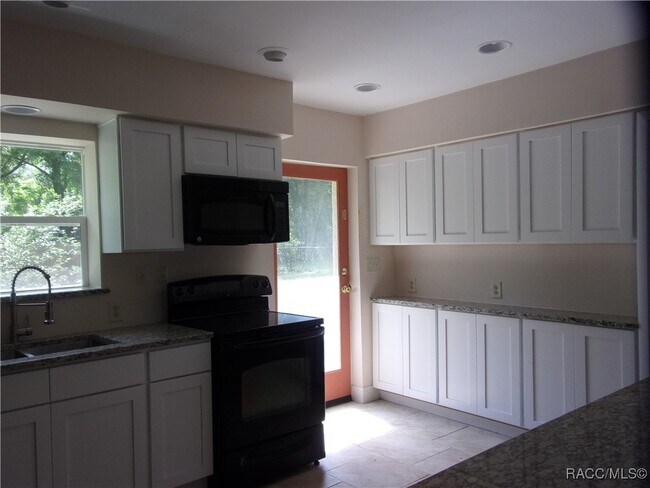 Building Photo - 215 N Wheeler Ave