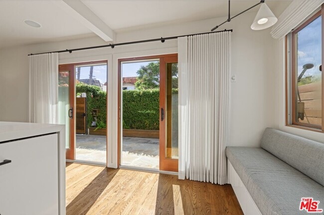 Building Photo - 27 18th Ave