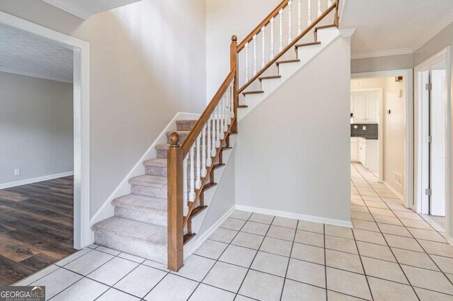 Building Photo - 736 Singley Dr