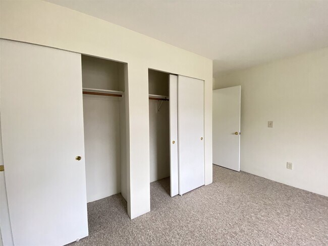 Building Photo - 383 Huse Rd