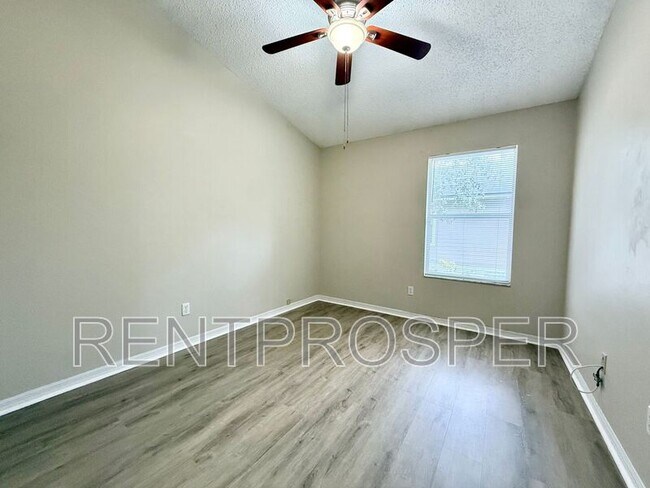 Building Photo - 6010 Scotchwood Glen