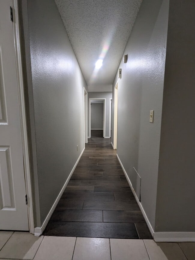 Building Photo - 827 Coral Tree Pl