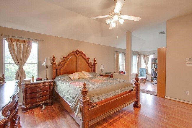 Building Photo - 8002 Weeping Willow Pl