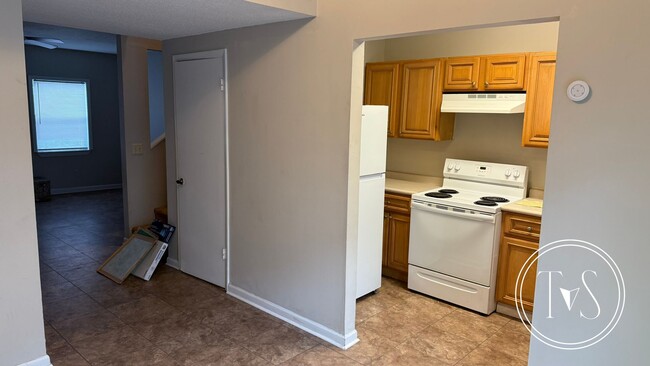Building Photo - 1069 Kelly Dr