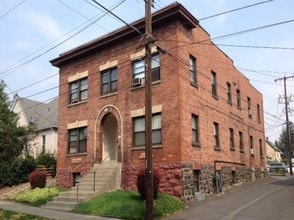 Building Photo - Lincoln Manor Apartments