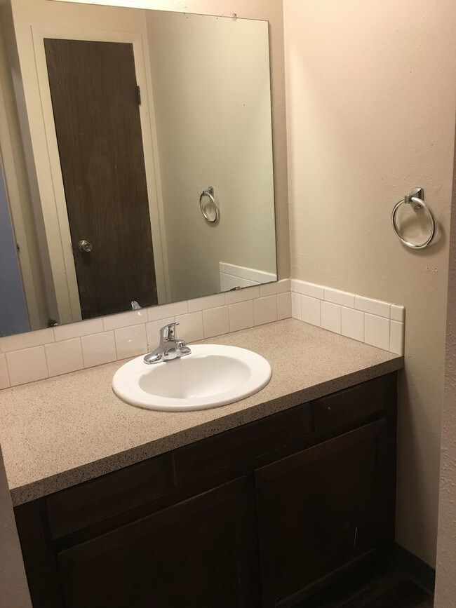 Building Photo - 7091 Hooker St