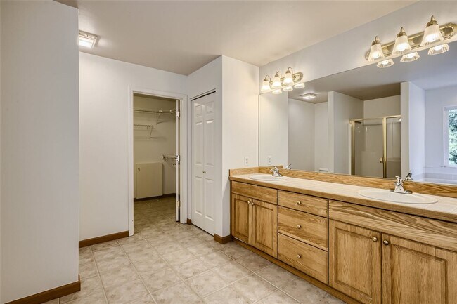 Building Photo - Spacious 4-Bedroom Home in Kenmore | Private Greenbelt Setting + Landscaping Included