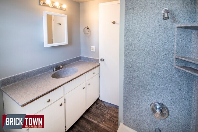 Building Photo - 505 Wilshire Dr