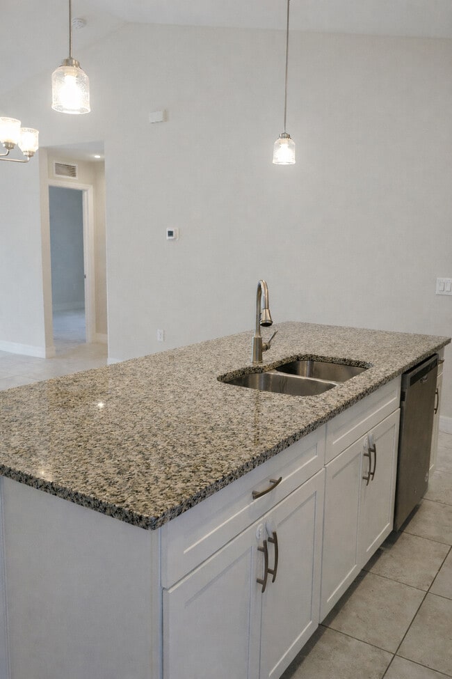 Building Photo - 2600 NW 4th Ave