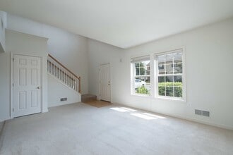 Building Photo - 526 Talon Dr