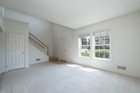 Building Photo - 526 Talon Dr