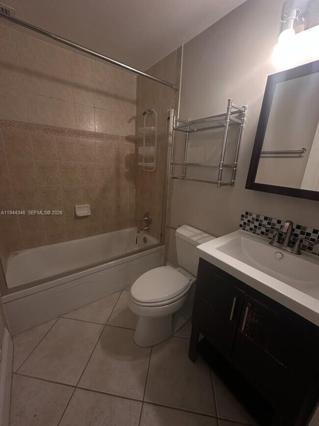 Building Photo - 2895 NE 32nd St