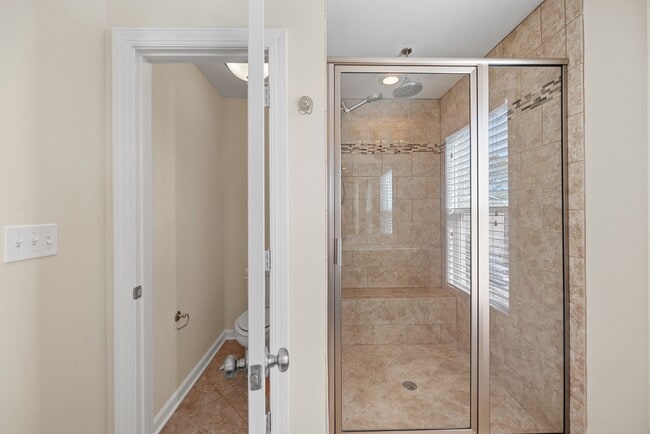 Building Photo - Chick's Beach Condo 3BR & 3.5BA w/2-car garage