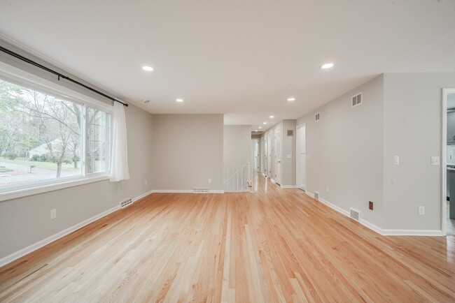Building Photo - 810 Frank Smith Rd