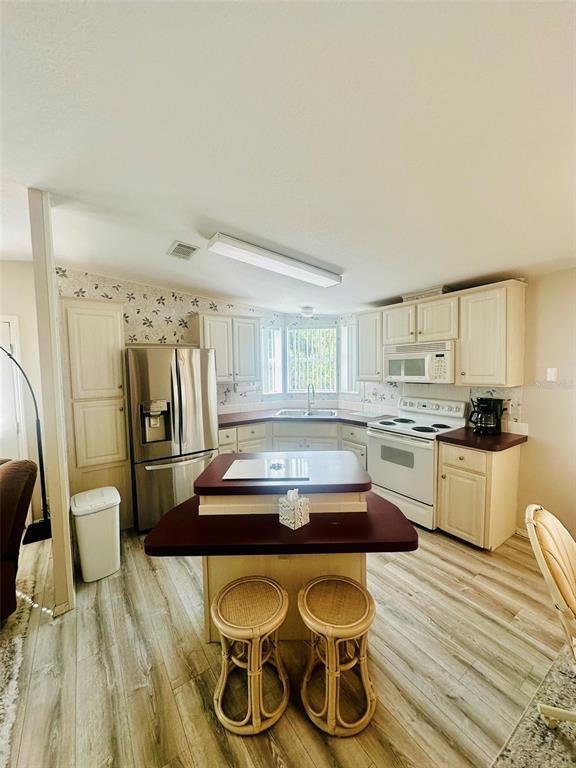 Building Photo - 2305 Bay Dr