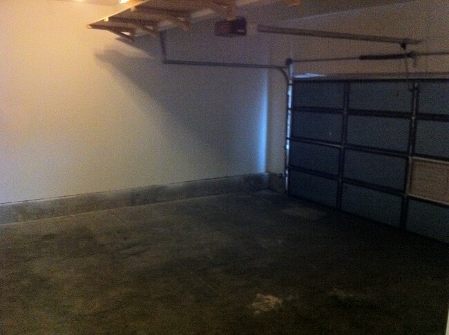 Building Photo - 660 NW Ledum Ln
