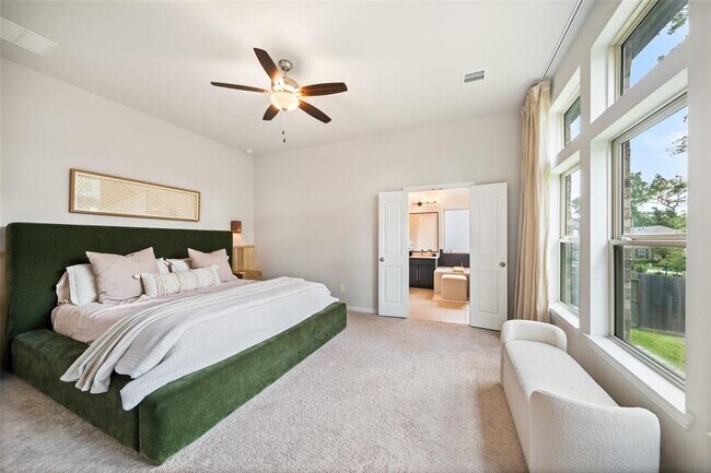 Building Photo - 531 Carina Gaze Dr