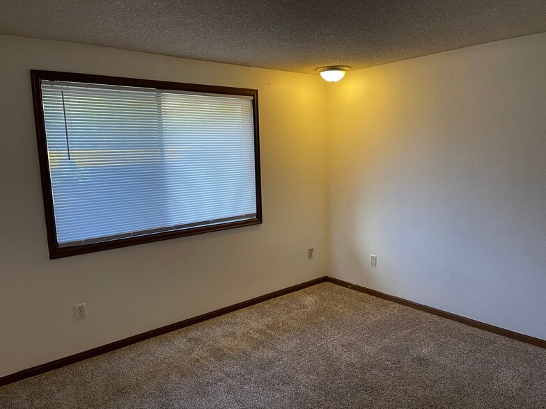 Bdrm 3 - 11923 Canyon Rd E