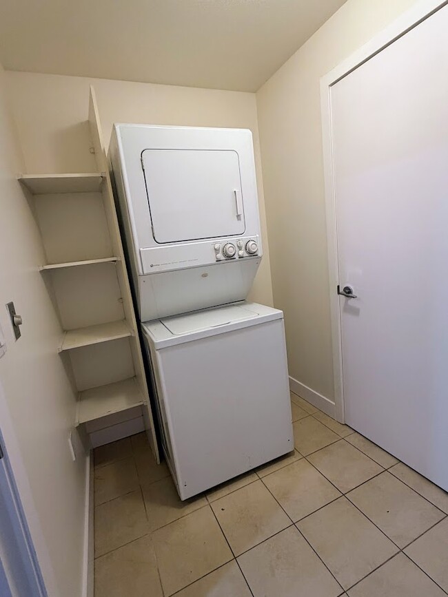 Building Photo - 700 W Harbor Dr